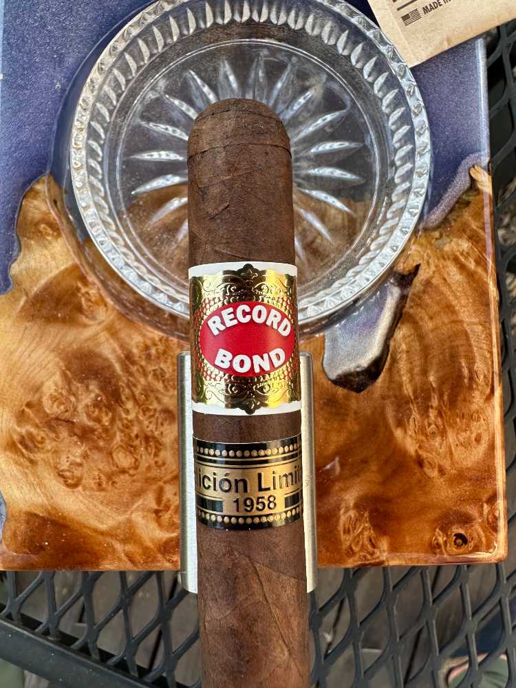 Record Bond Edicion Limitada Cigar Review