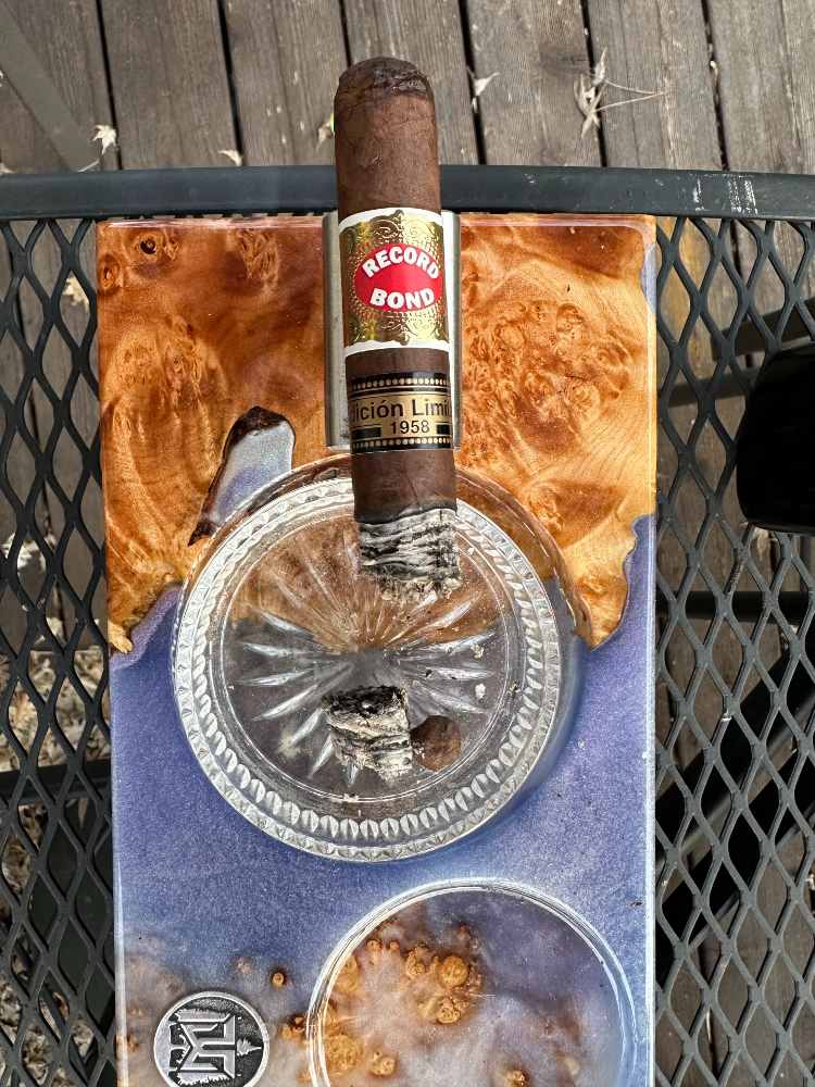 Record Bond Edicion Limitada Cigar Second Third