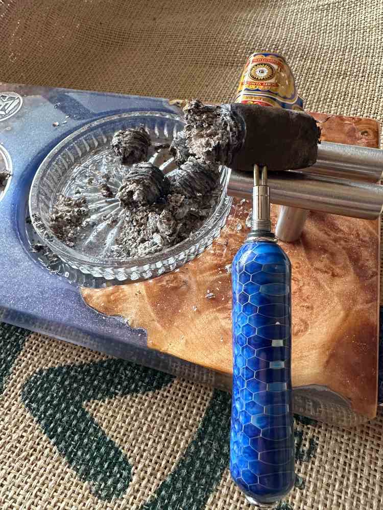 Smoking The Perdomo 30th Maduro Down to The Nub