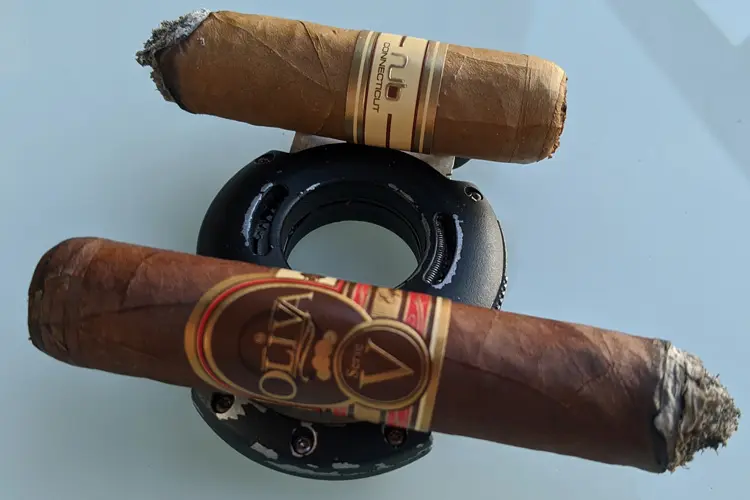 Xikar-XO-Cigar-Cutter-As-A-Cigar-Rest