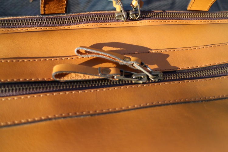 Cravar Daytrip CO Zipper Details