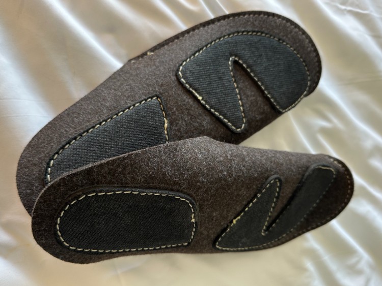 Classic House Slippers in Felt