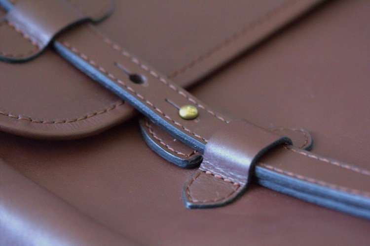 Cravar Backpack Leather Strap Details